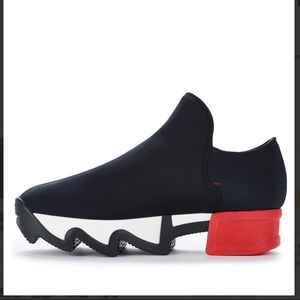 iRi UNISEX NEOPRENE SNEAKER EUR39 BLK/RED/WHT